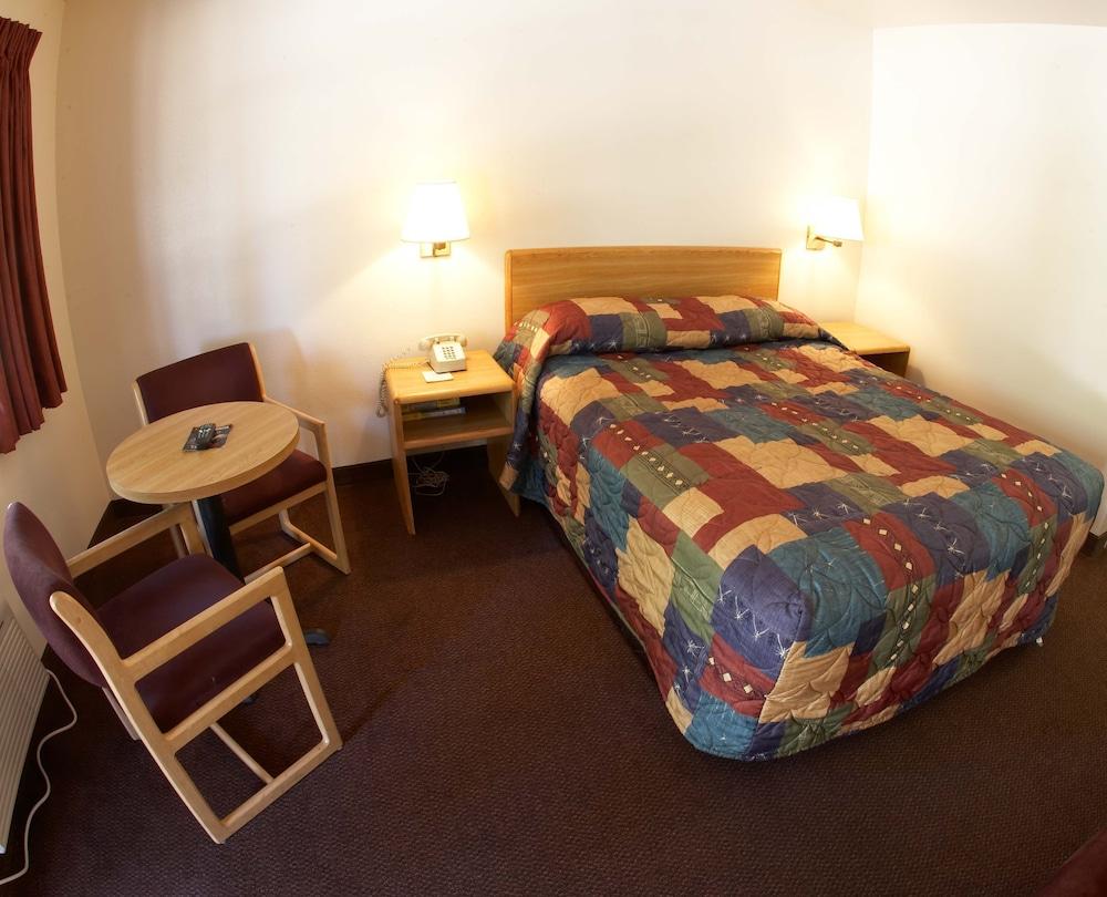 E-Z 8 Motel Phoenix Airporter photo 15