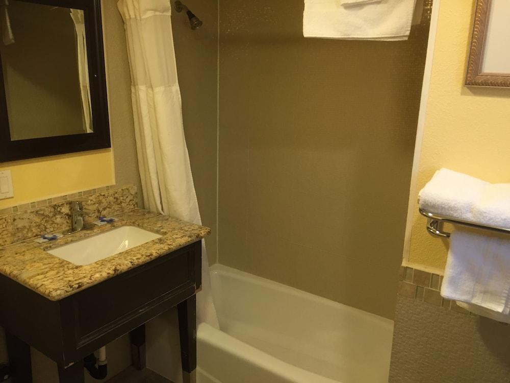 Bayshore Inn Motel photo 42