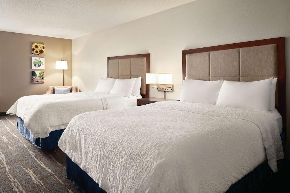 Hampton Inn & Suites Ft. Wayne-North photo 7