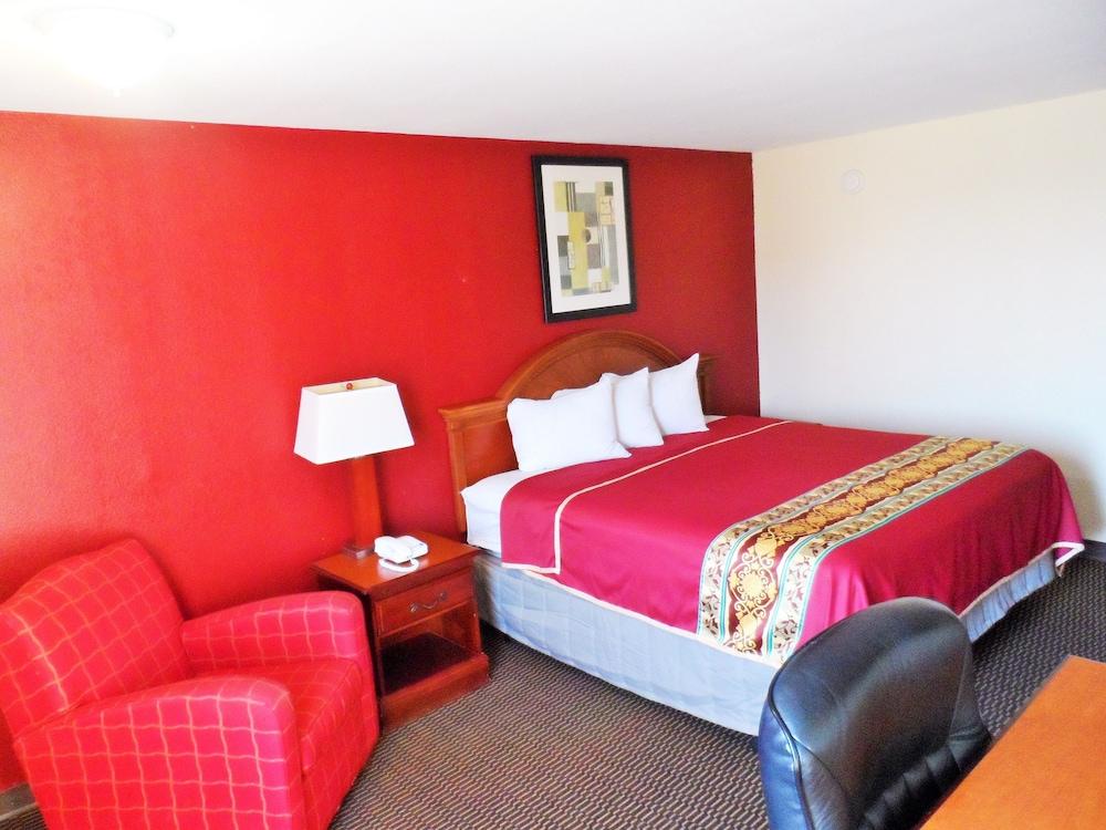 Courtesy Inn photo 4