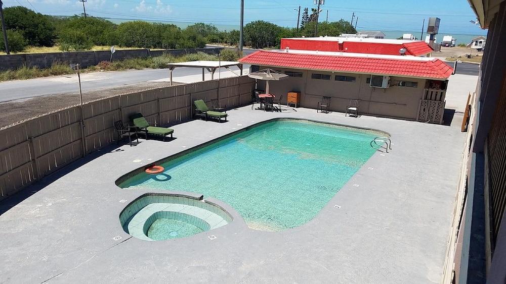Executive Inn and Suites photo 13