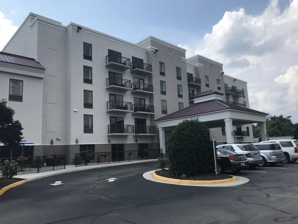 Comfort Suites South Park photo 40