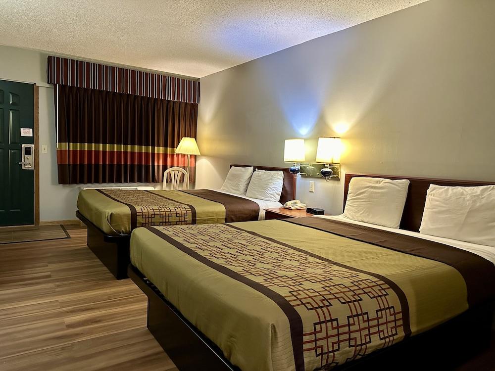 Thunderbird Motor Inn Baraboo photo 5