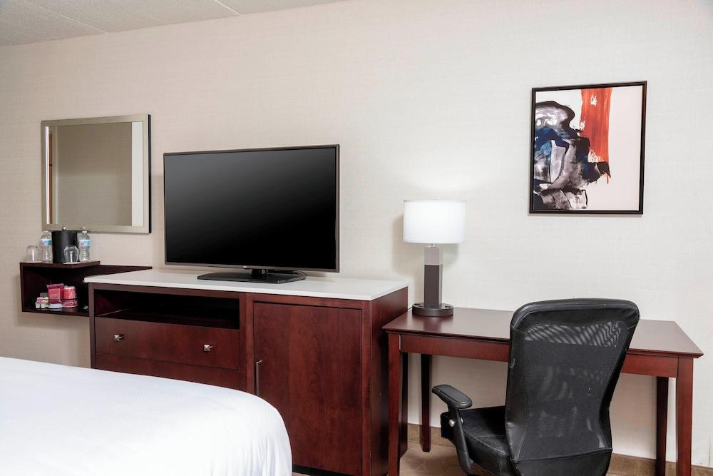 Delta Hotels by Marriott Kalamazoo Conference Center photo 10