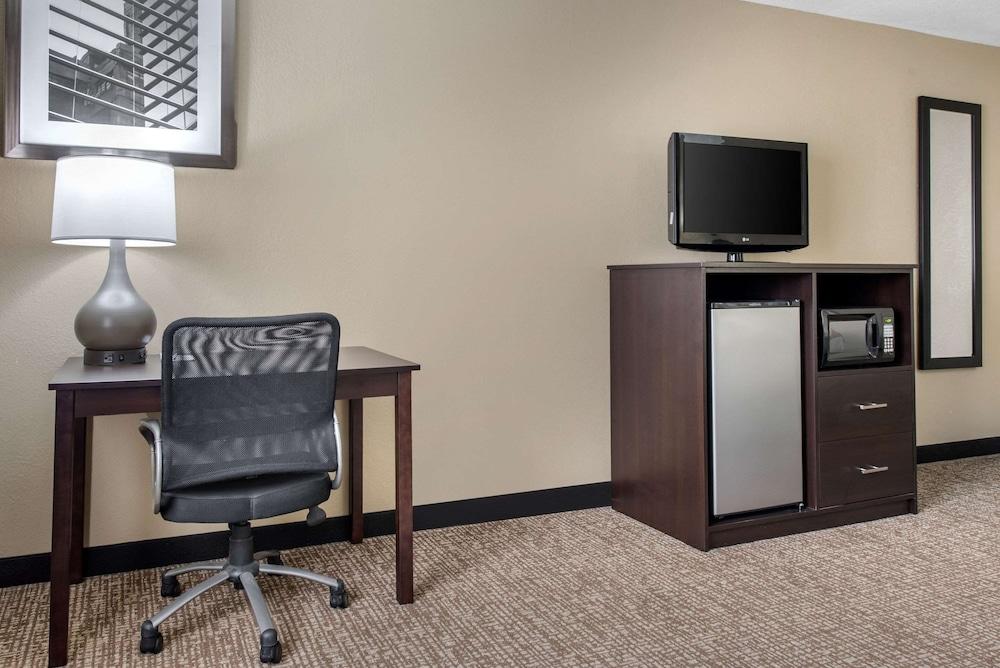 Quality Inn & Suites Lebanon I-65 photo 23