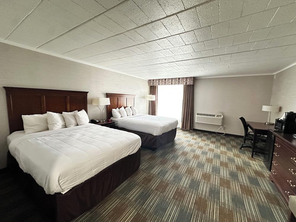 Finger Lakes Inn & Suites photo 5