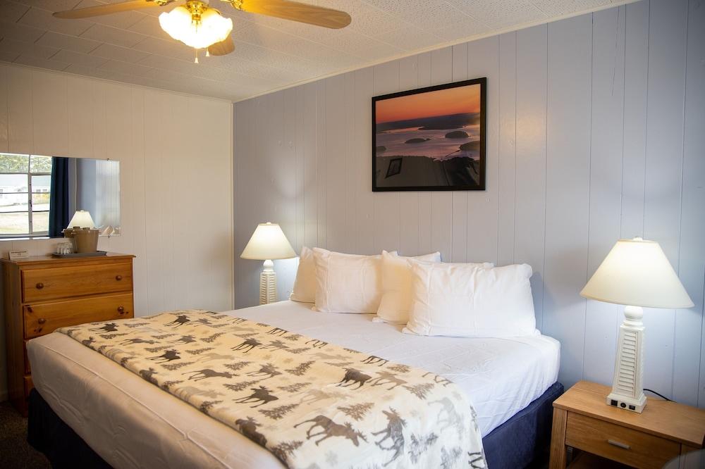 Isleview Motel and Cottages photo 40