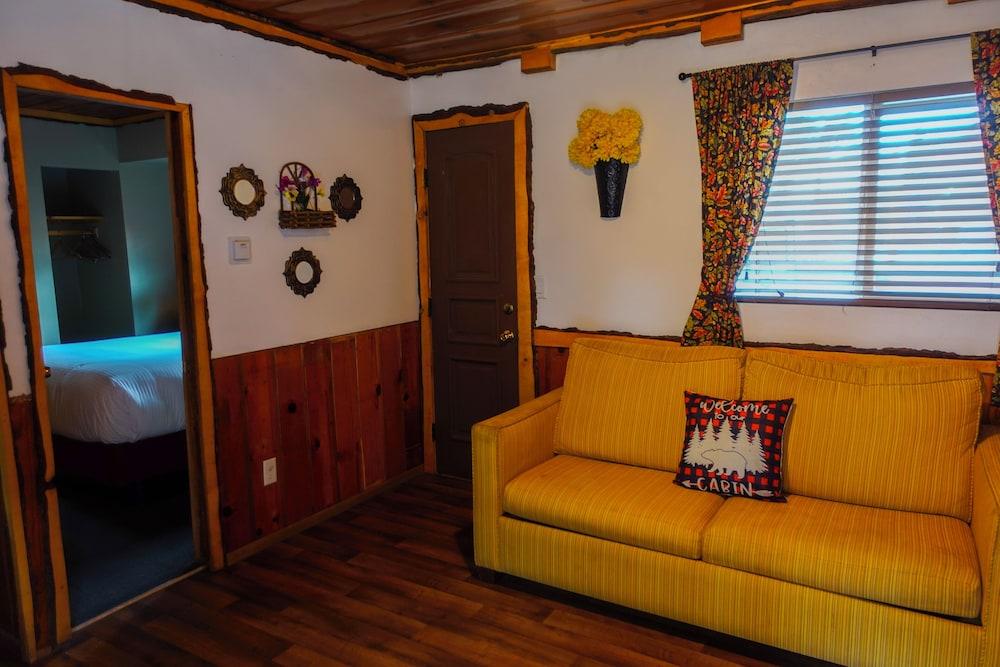 Sleepy Hollow Cabins and Hotel photo 24