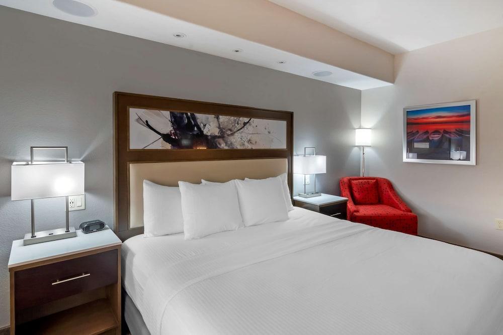 Best Western Premier Liberty Inn & Suites photo 5