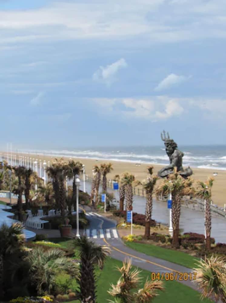 Oceanfront Inn photo 31