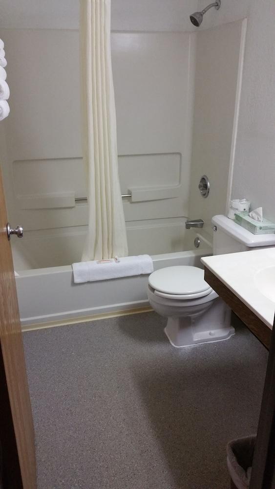 Red Roof Inn Queensbury photo 9