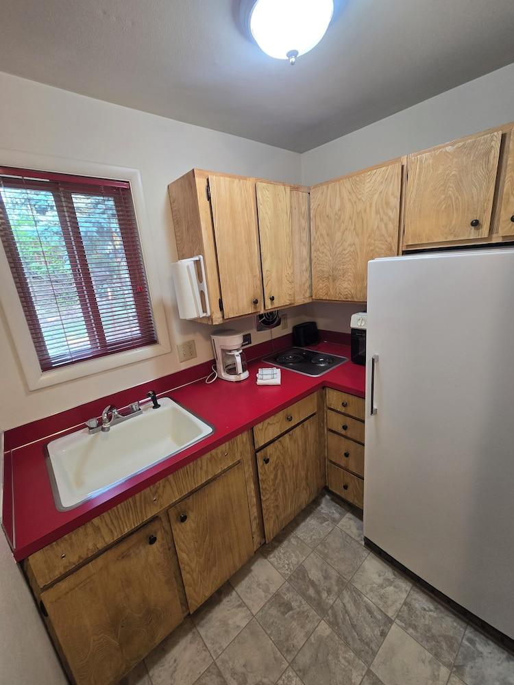 Chateau Rouge Condominiums photo 81