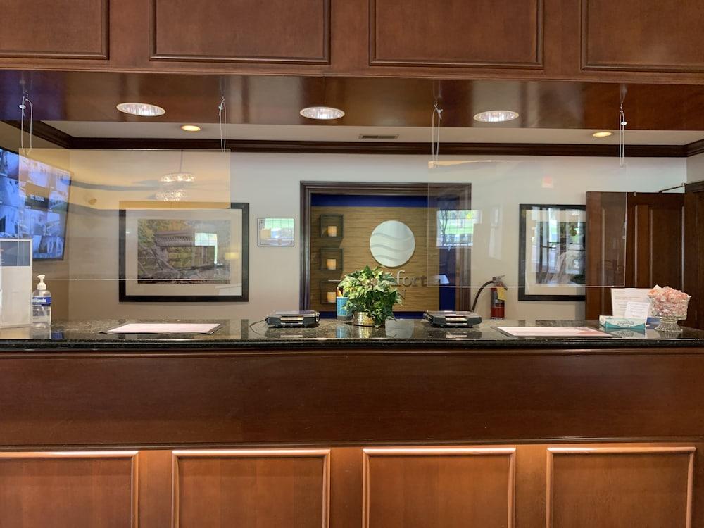 Days Inn by Wyndham Austintown photo 13