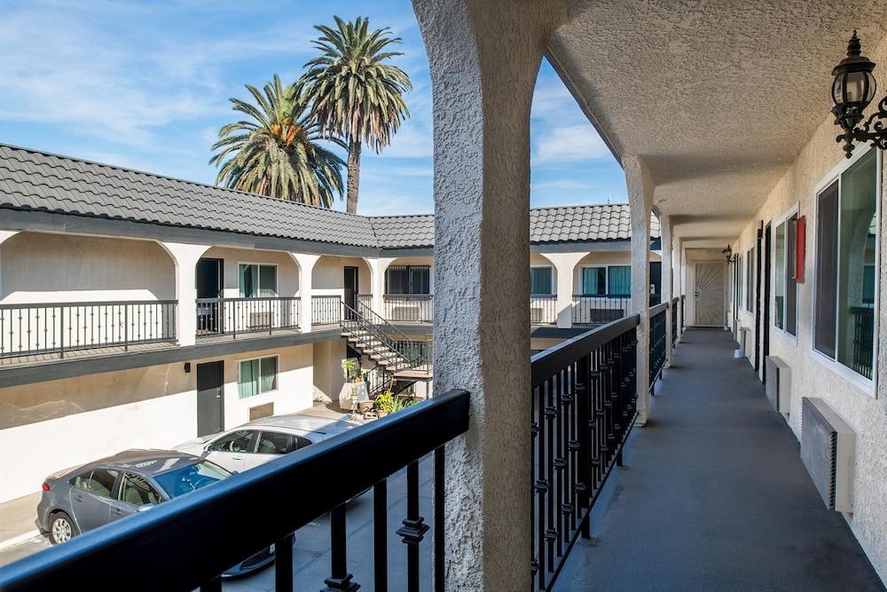 La Mirage Inn - Long Beach photo 8