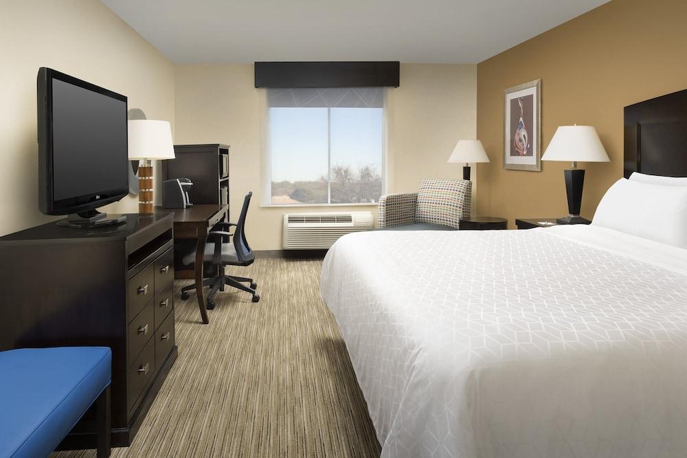 Holiday Inn Express Hotel & Suites Uvalde by IHG photo 9