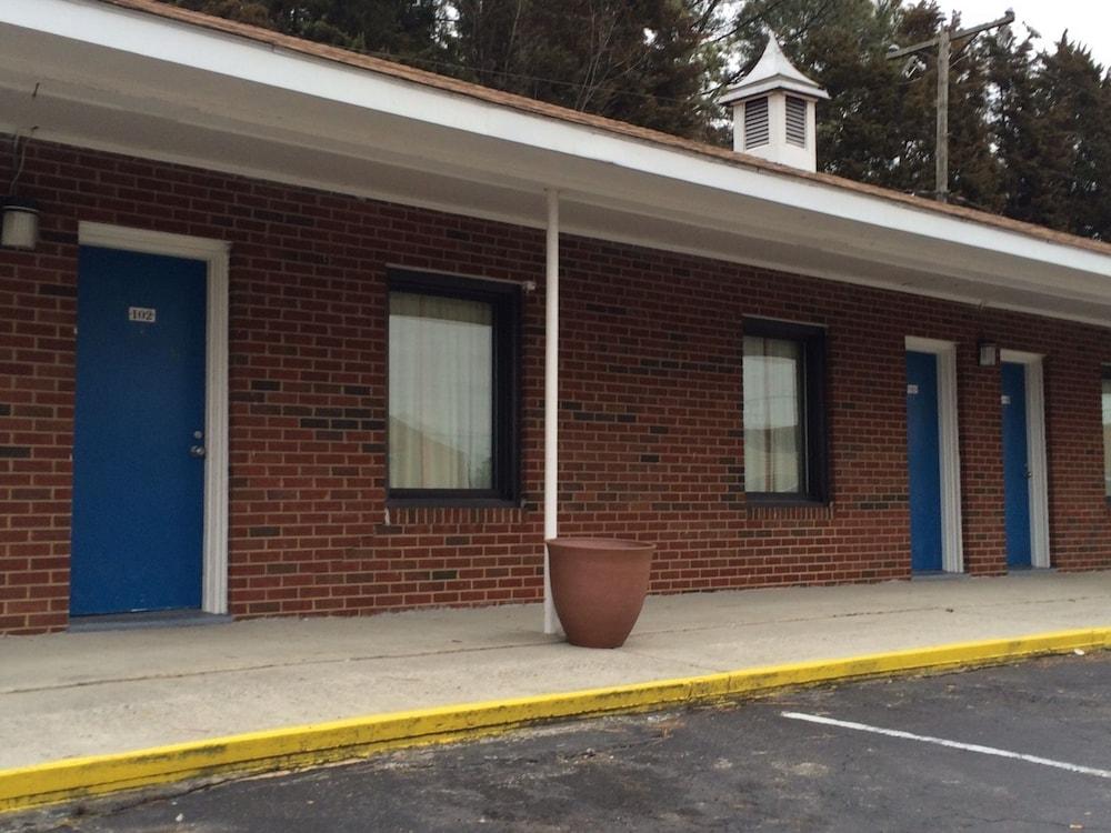 Budget Inn photo 19