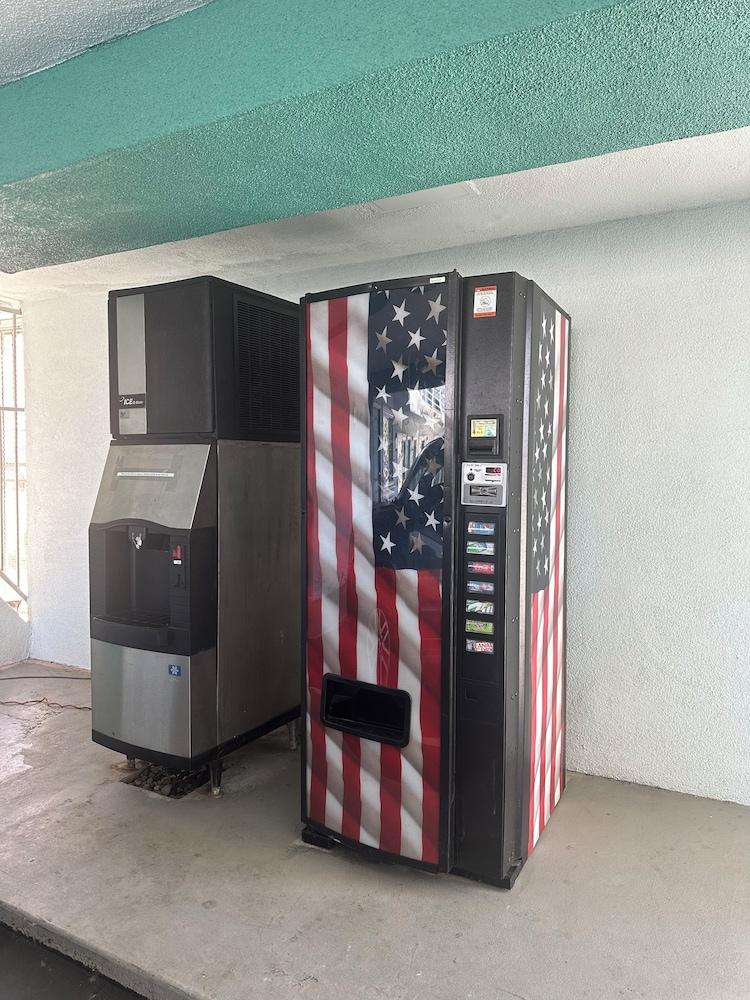 Super 8 by Wyndham Oceanside Downtown photo 83