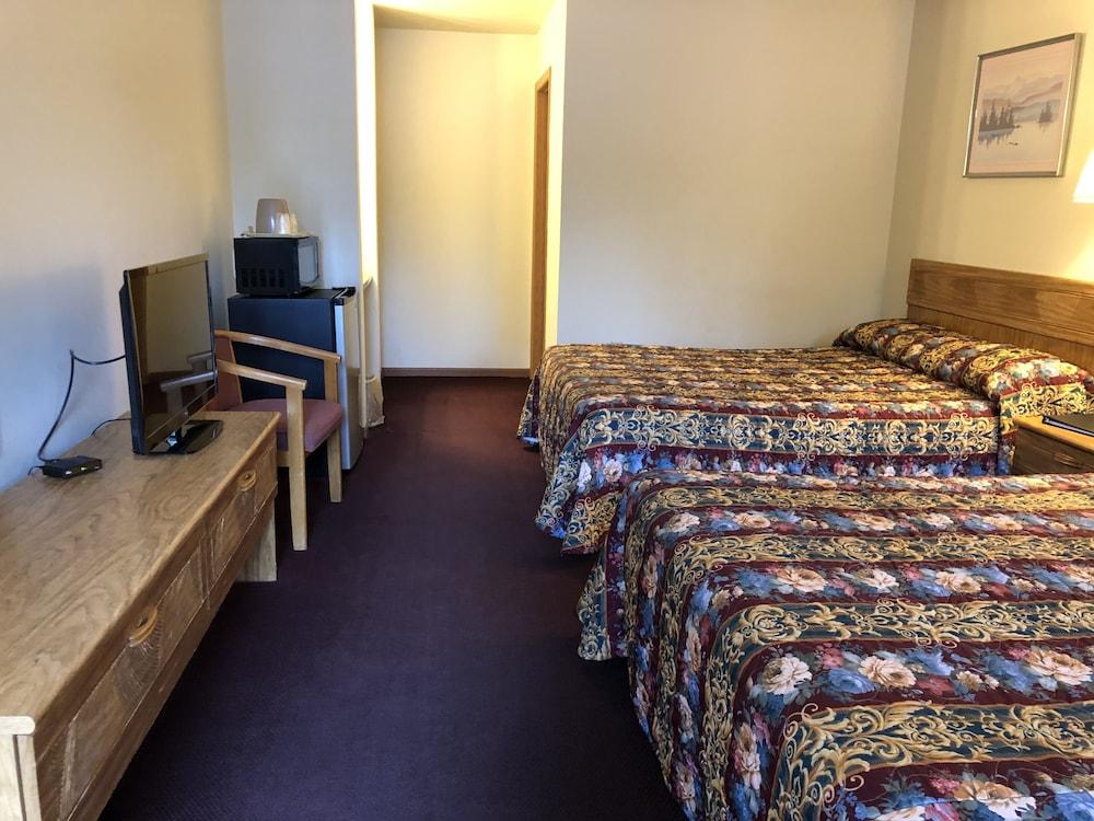 Lakeside Motel photo 40