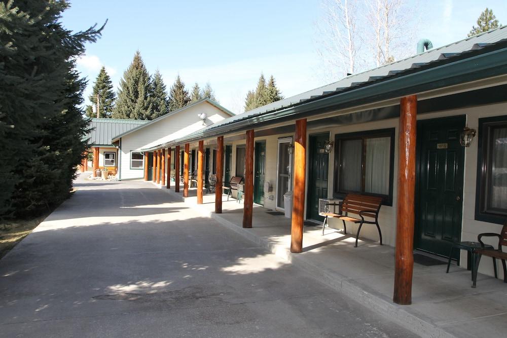 Lakeside Resort and Motel photo 78