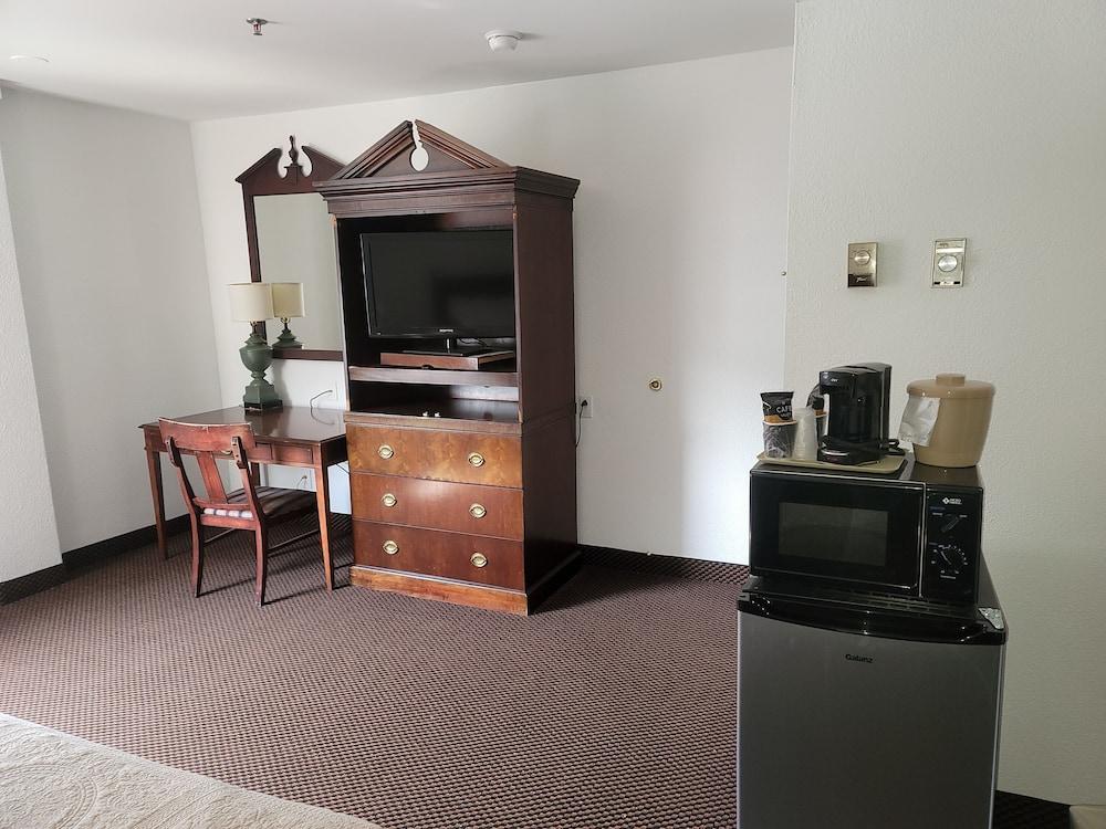 The McLure Hotel and Conference Center photo 20
