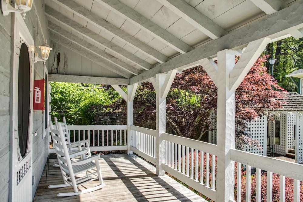 Boxwood Lodge photo 65