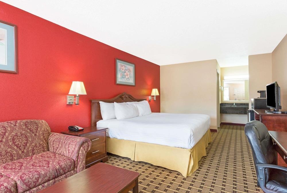 Americas Best Value Inn & Suites Sumter photo 18