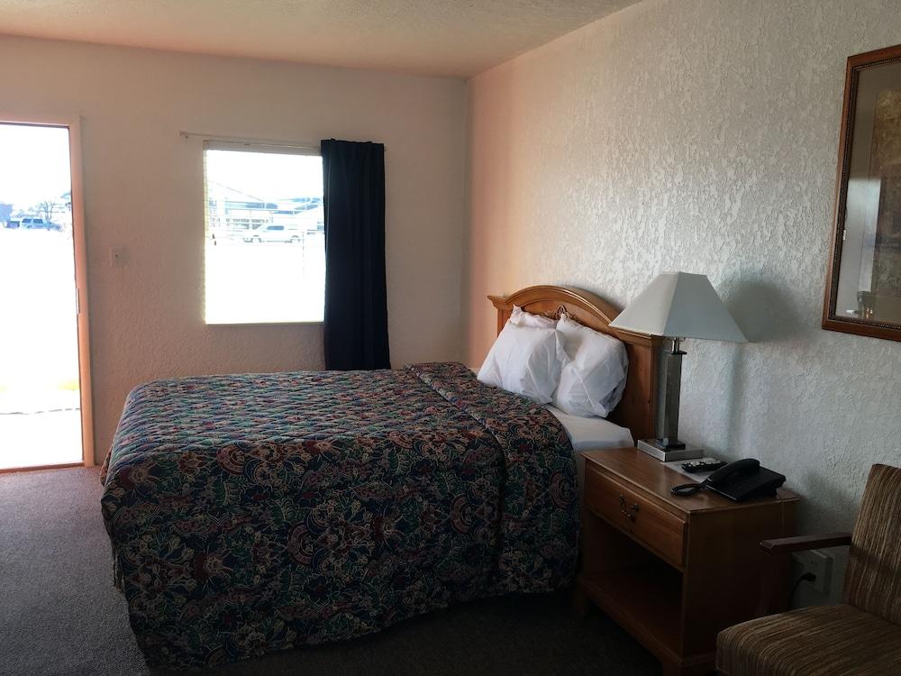 Circle S Lodge photo 14