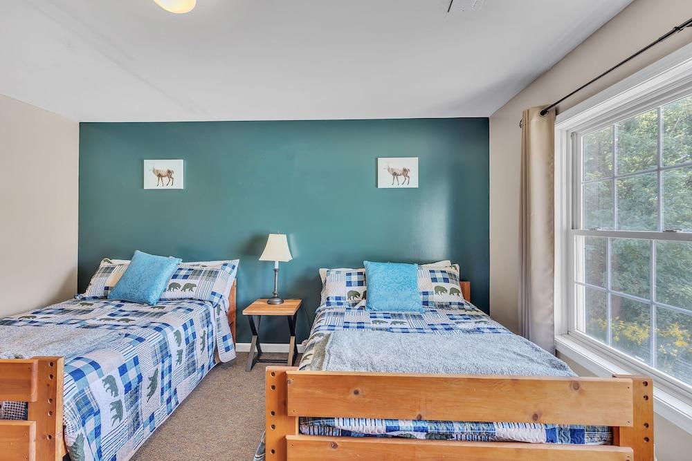 Green Goose Lodge - Studio Apt Sleeps 4 Condo photo 12