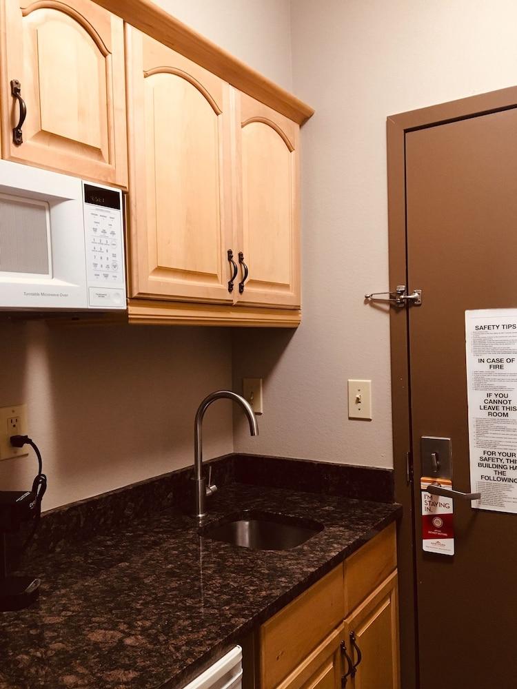 Hawthorn Extended Stay by Wyndham Conyers photo 25