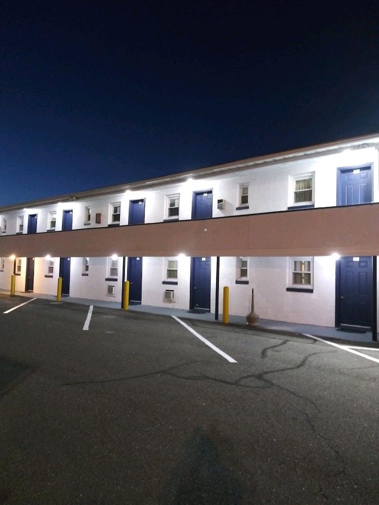 Budget Inn Motel Suites photo 15