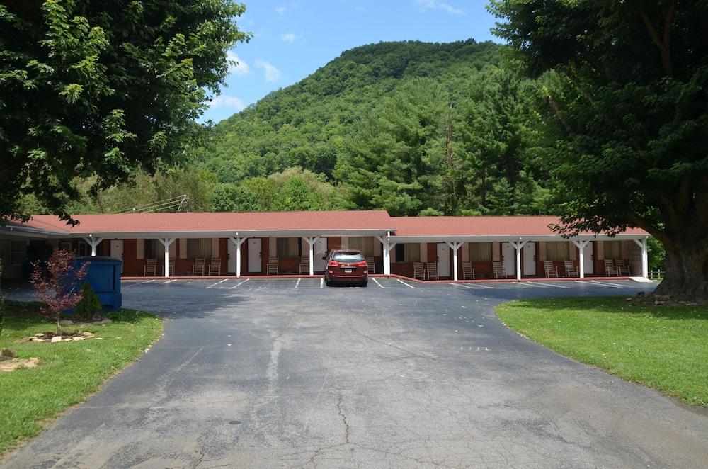 Travelowe's Motel photo 38