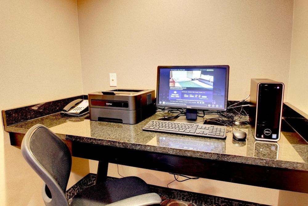 Stanton Inn & Suites photo 44