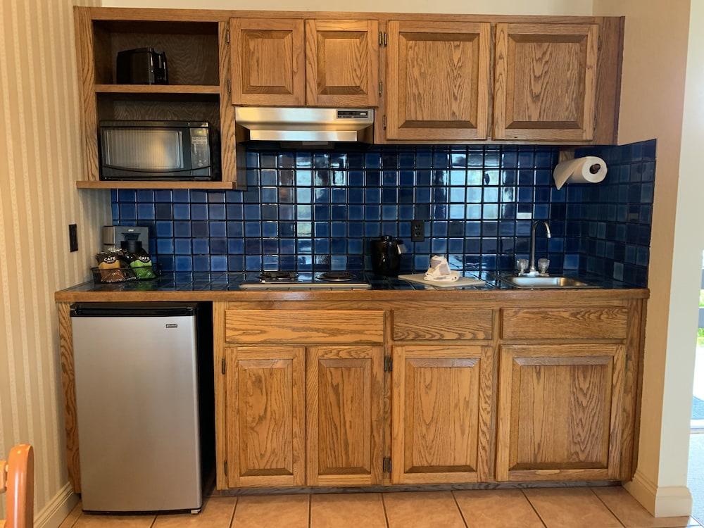Coachman Inn & Suites photo 33