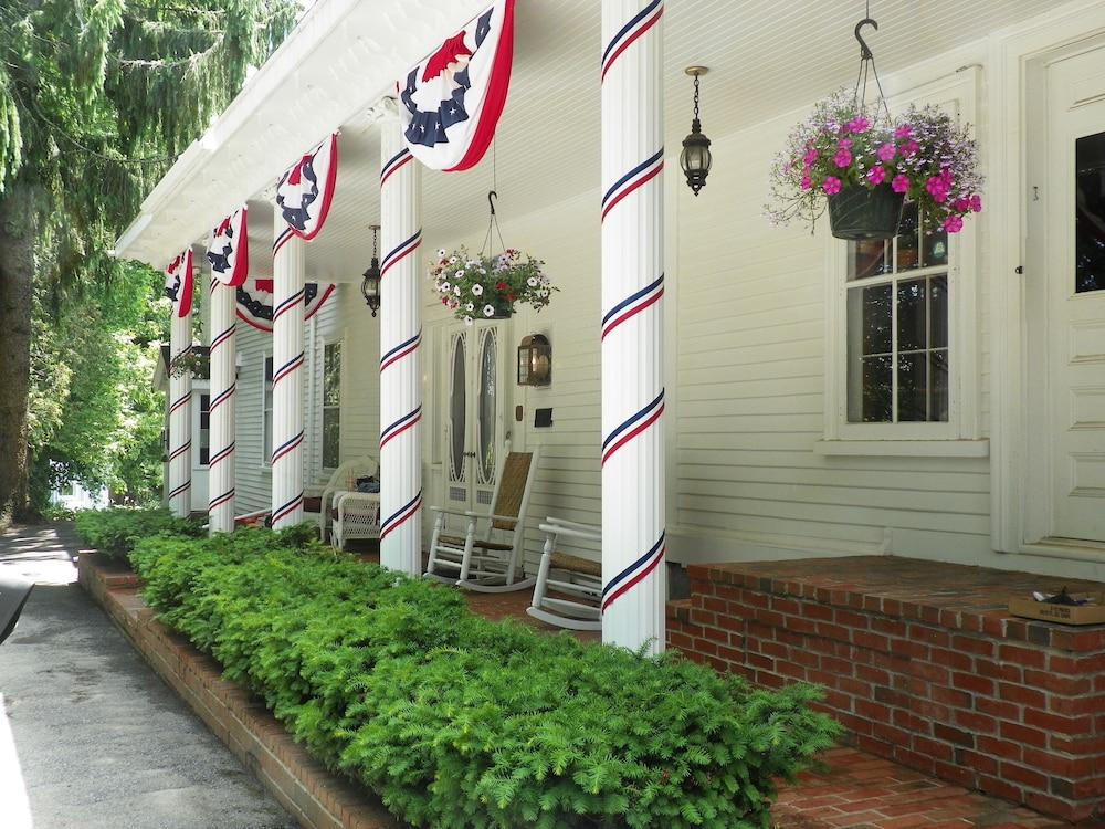 Homeport Inn and Tavern photo 19