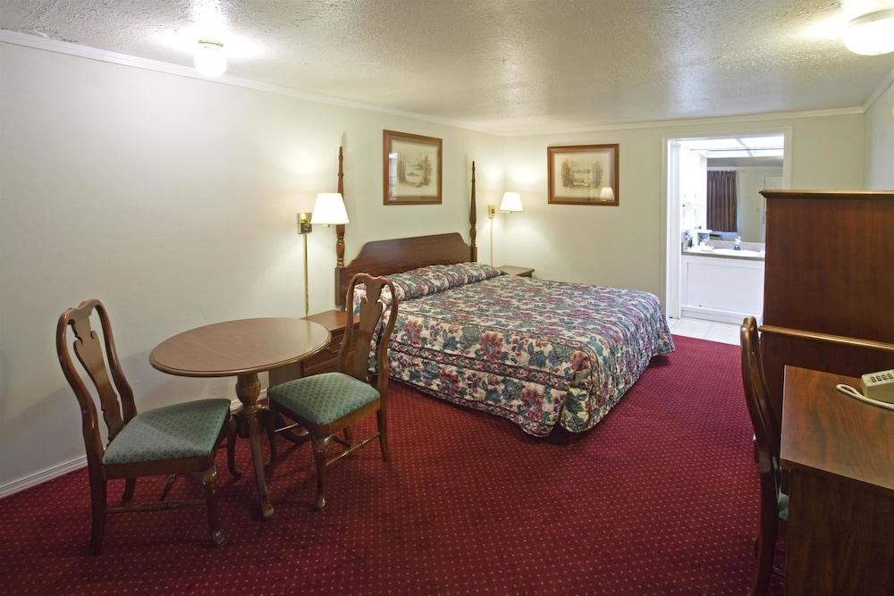 Americas Best Value Inn Lansing photo 7