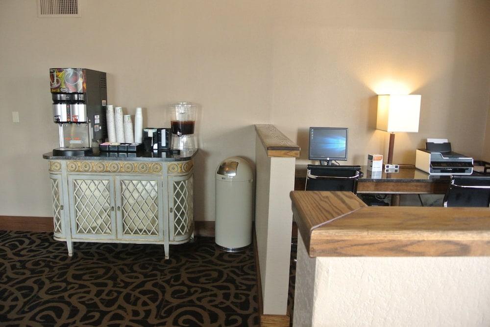 Quality Inn & Suites Carthage near Precious Moments Chapel photo 63