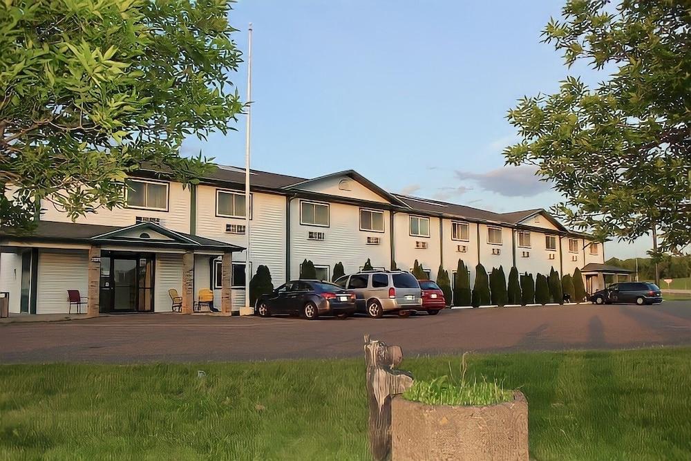 AmeriVu Inn and Suites - Stanley photo 1
