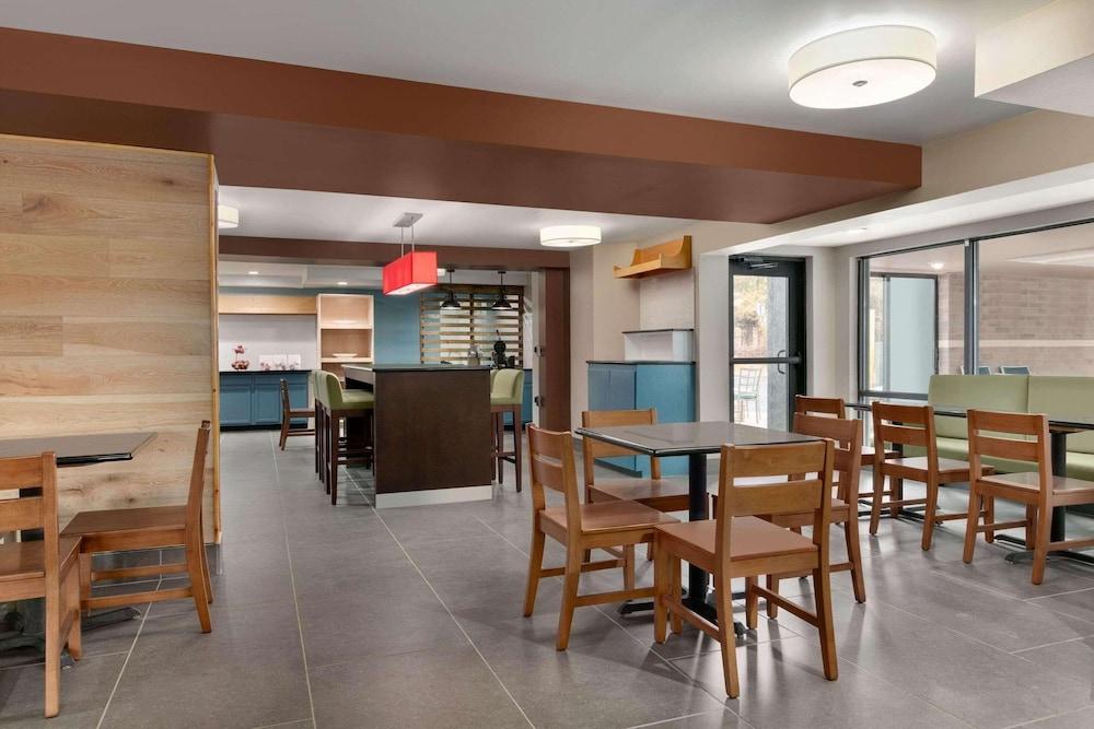 Country Inn & Suites by Radisson, Roanoke Rapids, NC photo 2
