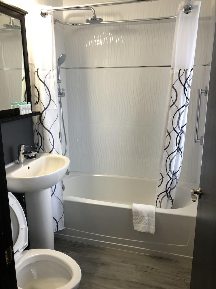 Streamline Hotel photo 39