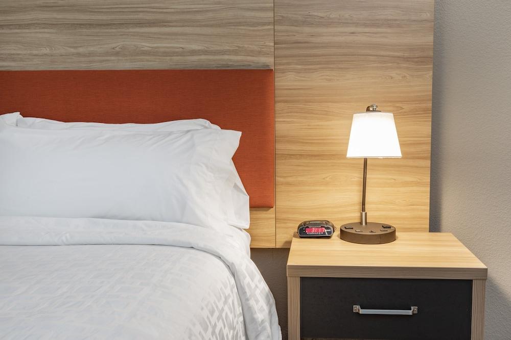 Candlewood Suites Mount Pleasant by IHG photo 18