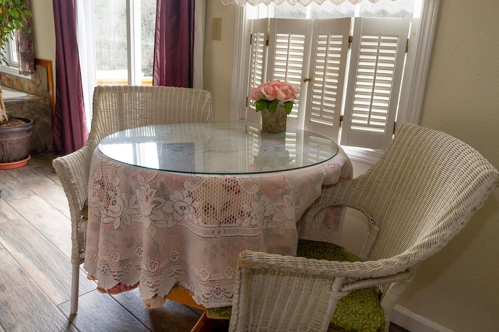 The Chimney Rock Inn & Cottages photo 4