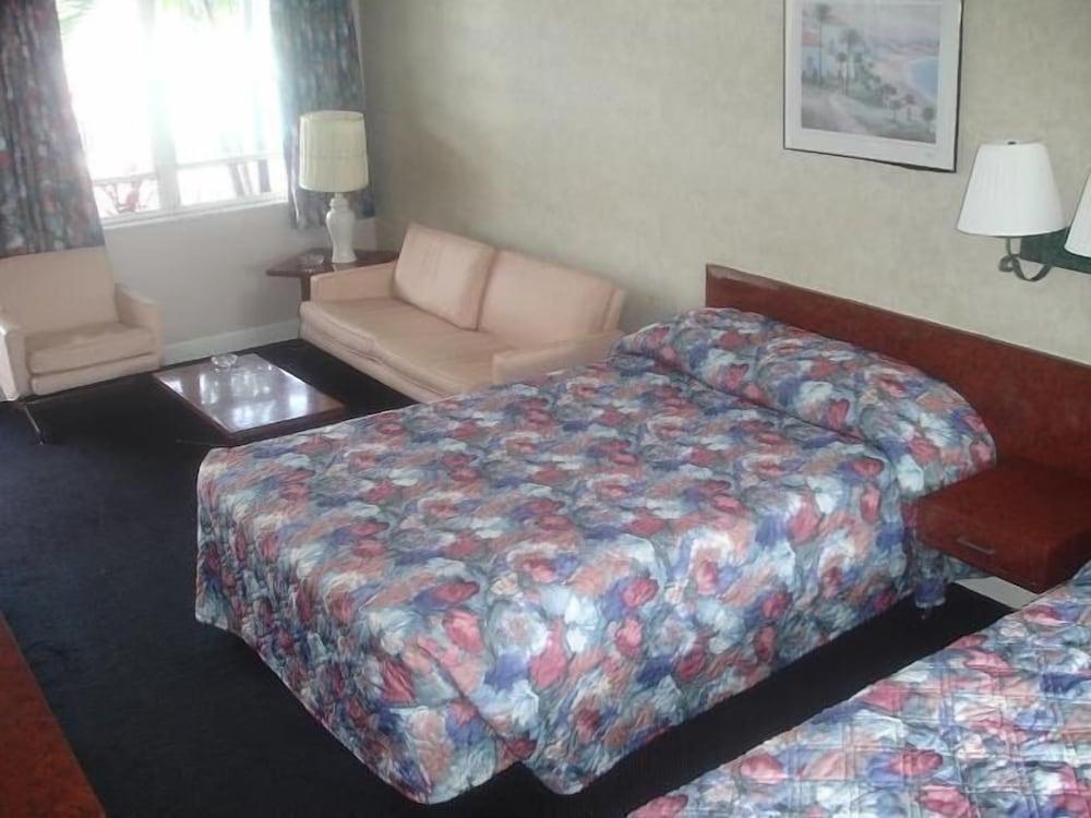 Belleair Village Motel photo 3