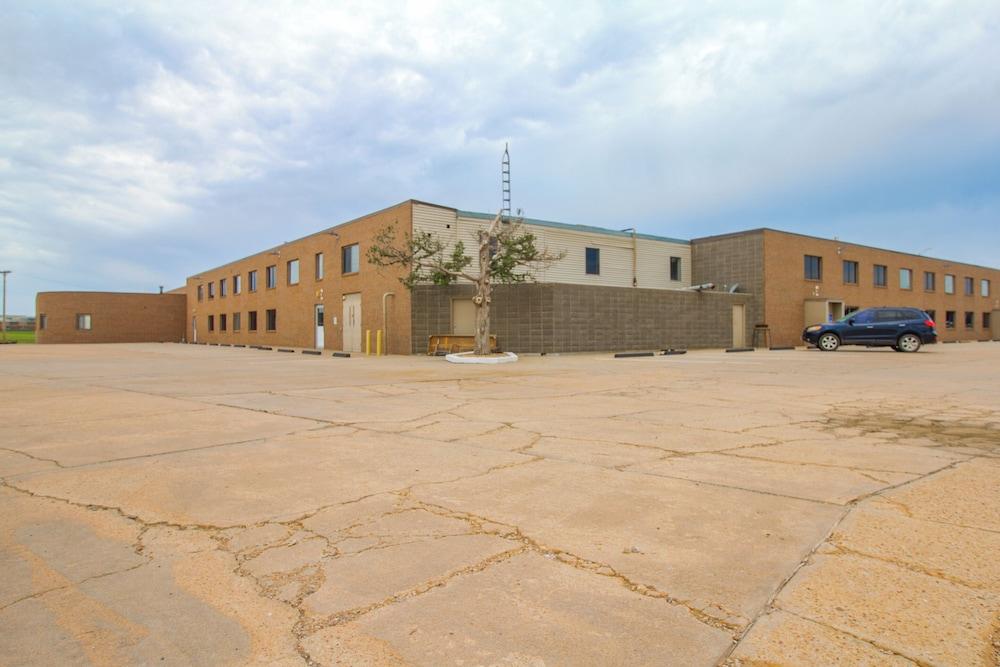 HomeTown Inn by OYO - Liberal, KS photo 15