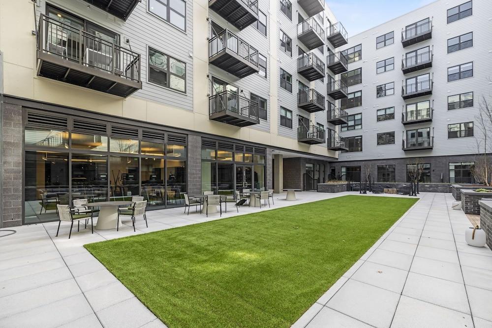 Placemakr Cathedral Heights photo 85