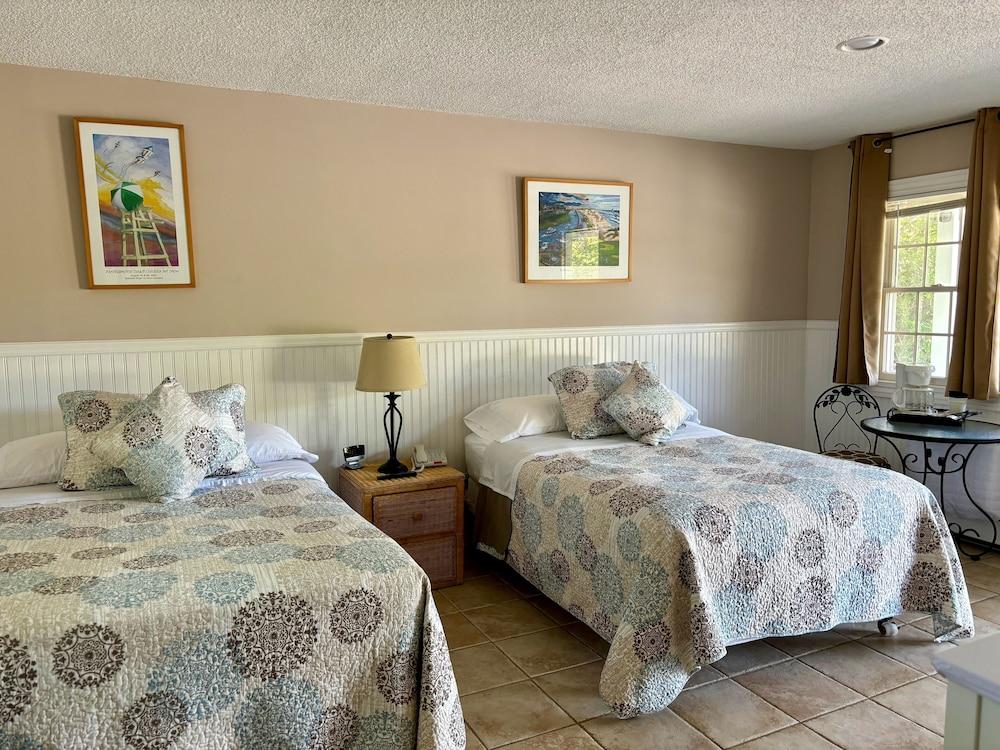 Westhampton Seabreeze Motel photo 26
