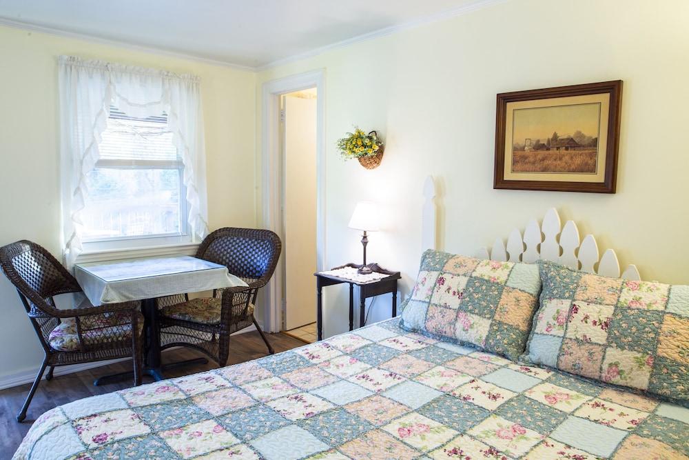 The Chimney Rock Inn & Cottages photo 82