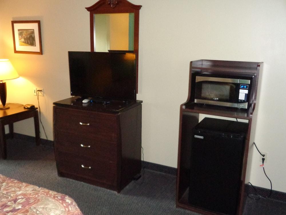 Fairgrounds Inn photo 11