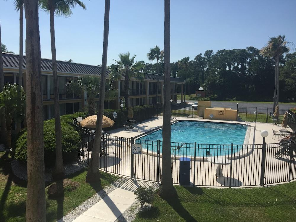 Econo Lodge Ormond Beach North - Daytona photo 35