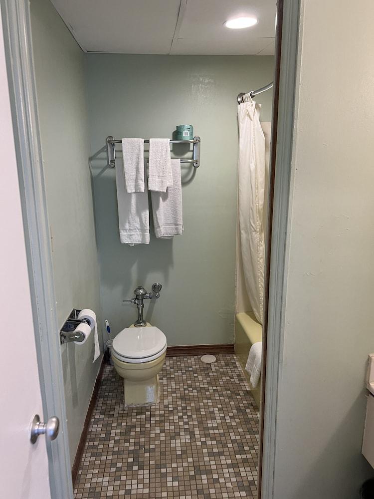 Town & Country Motel photo 8