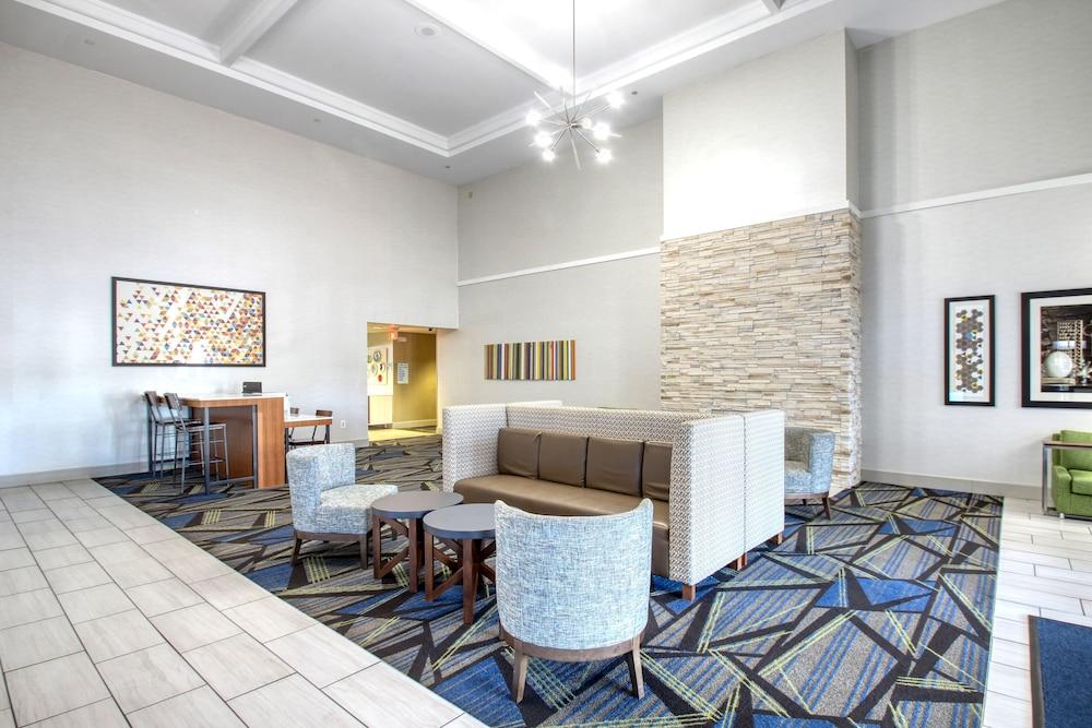 Holiday Inn Express Hotel & Suites Oshkosh by IHG photo 69